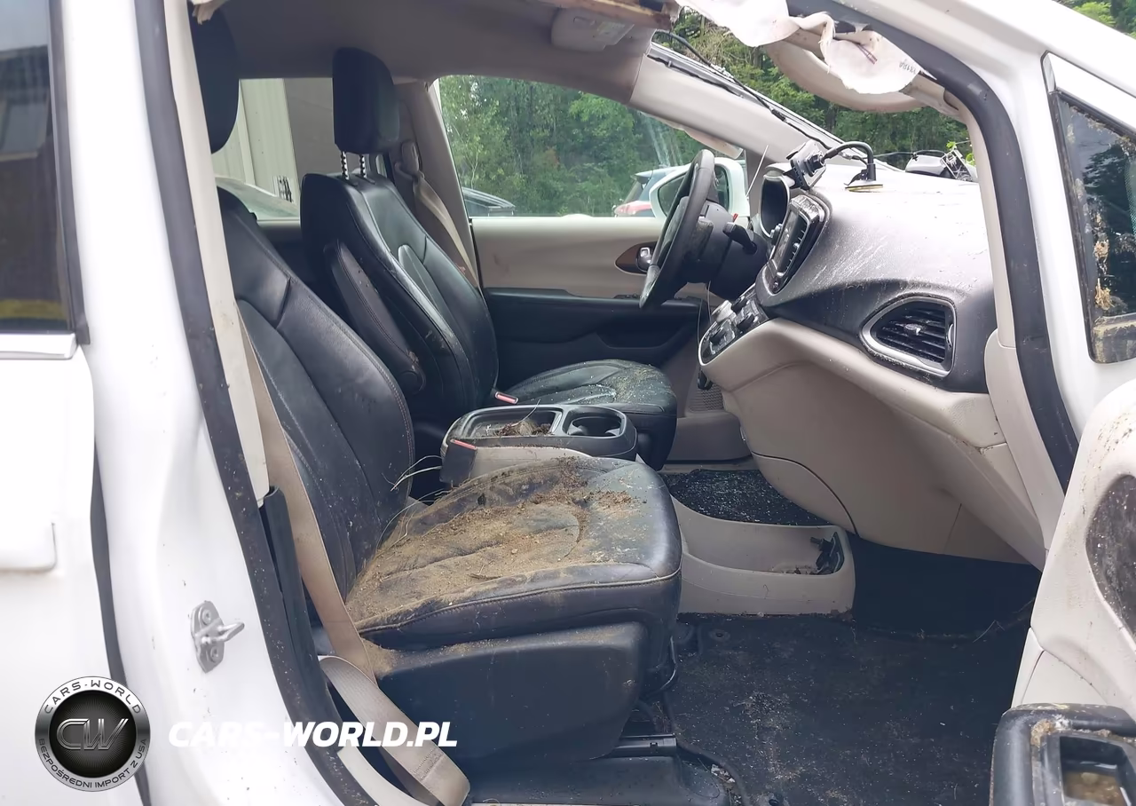 2018 Chrysler Pacifica Touring L VIN:2C4RC1BG4JR127503 - 5