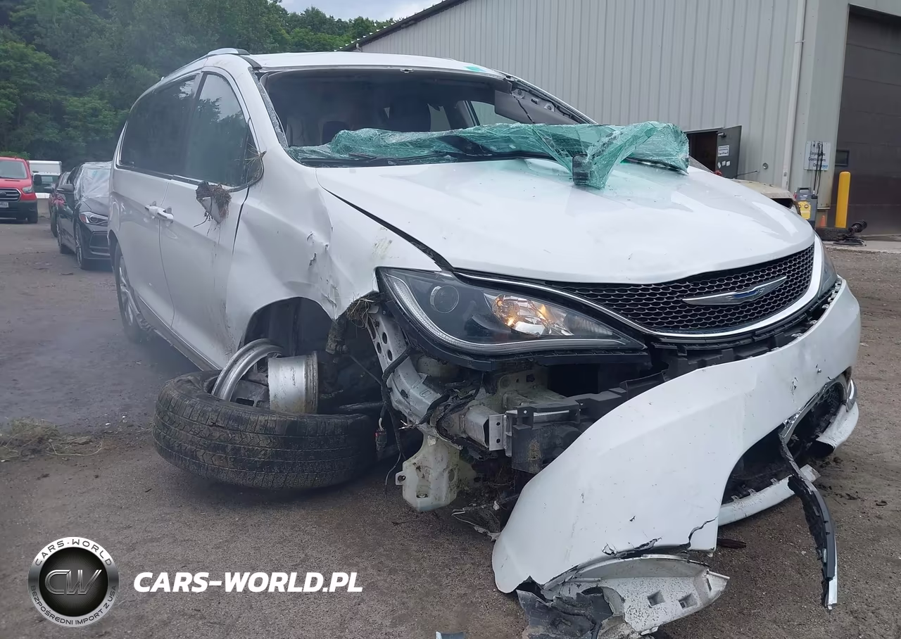 2018 Chrysler Pacifica Touring L VIN:2C4RC1BG4JR127503 - 6