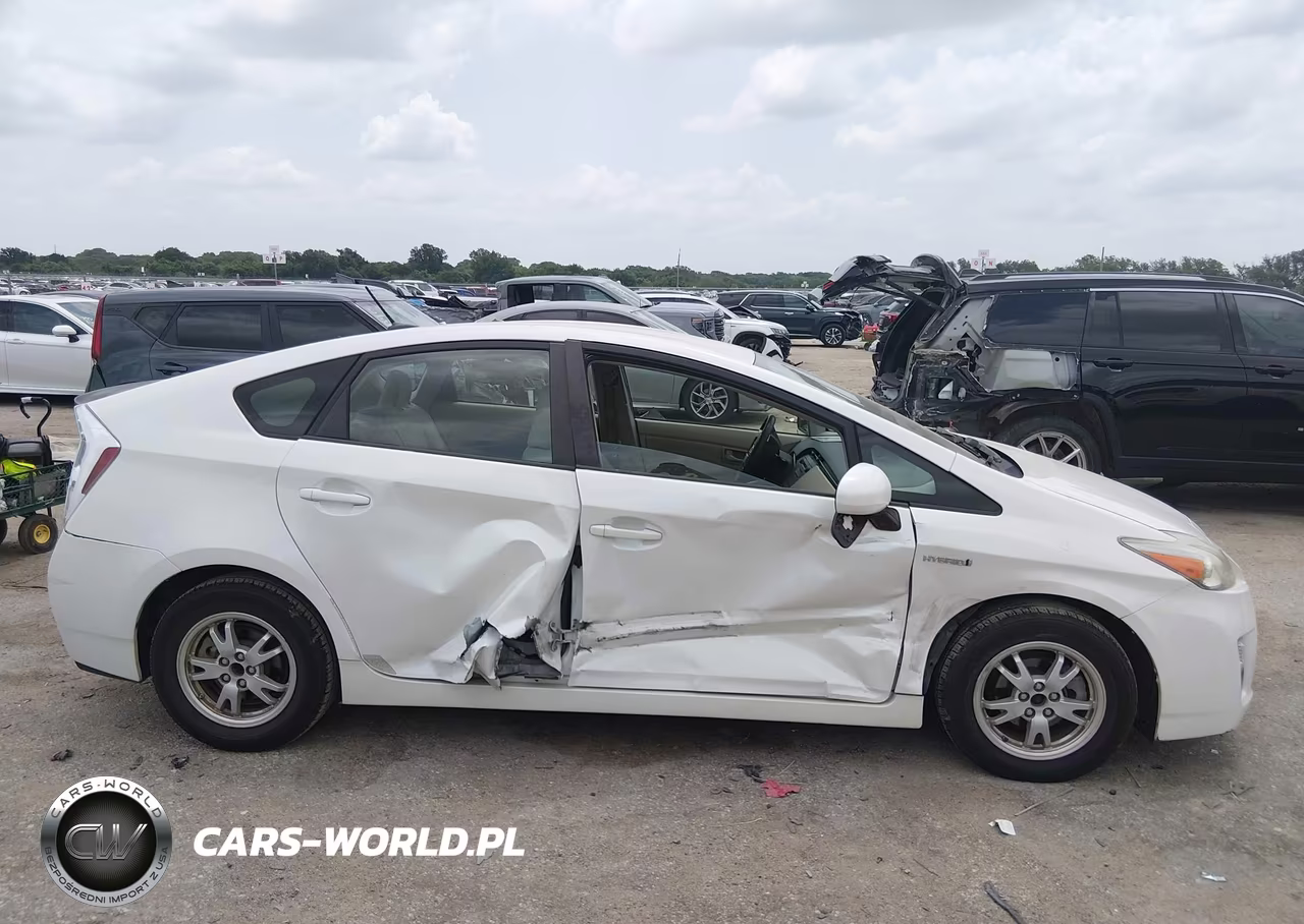 2011 Toyota Prius Two VIN:JTDKN3DU1B0288462 - 13