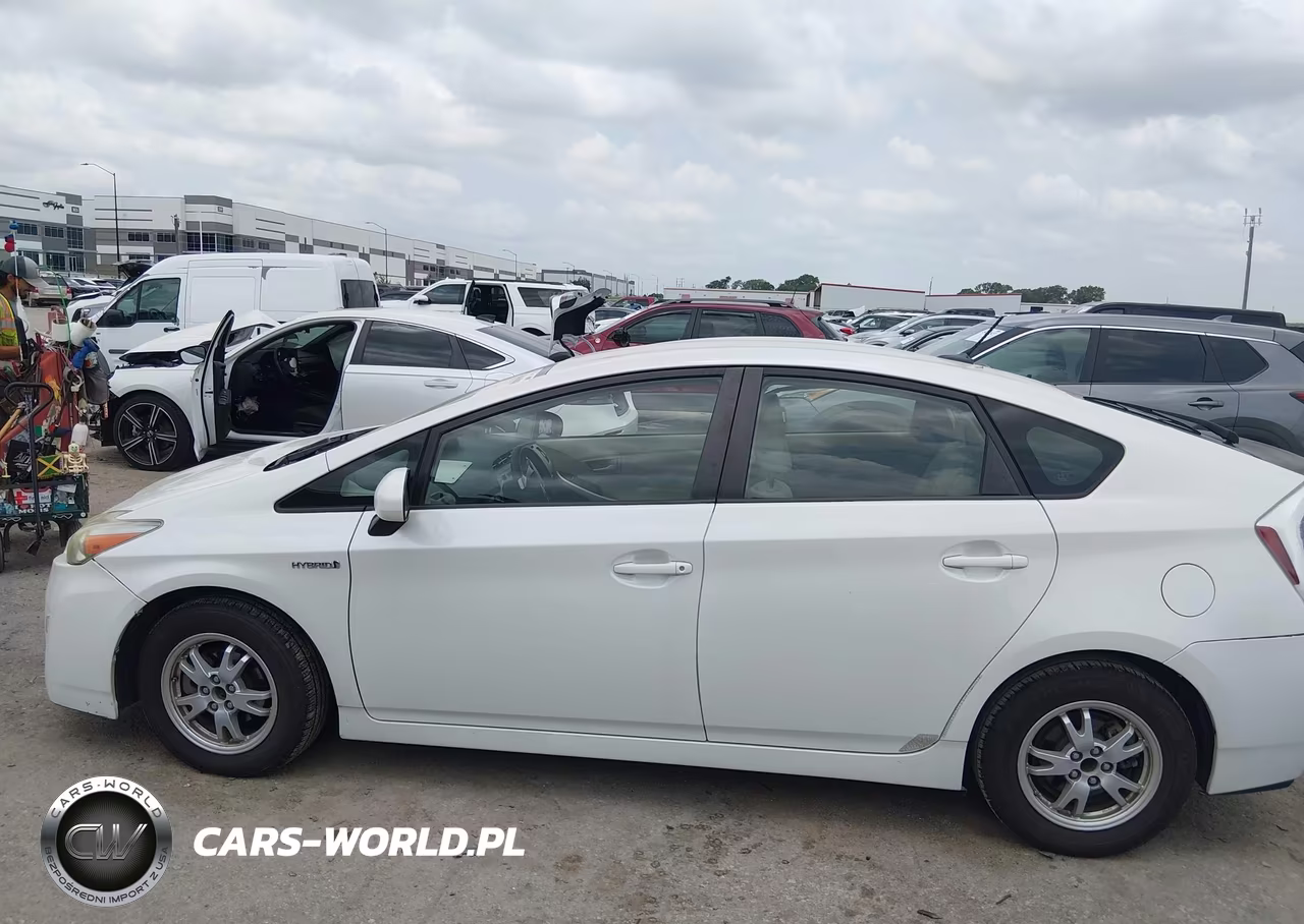 2011 Toyota Prius Two VIN:JTDKN3DU1B0288462 - 14
