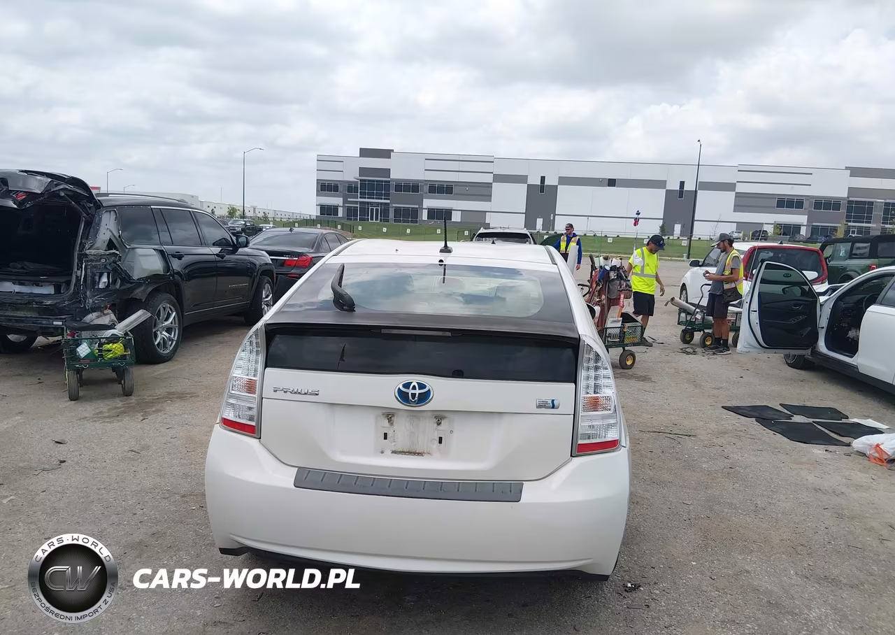 2011 Toyota Prius Two VIN:JTDKN3DU1B0288462 - 16
