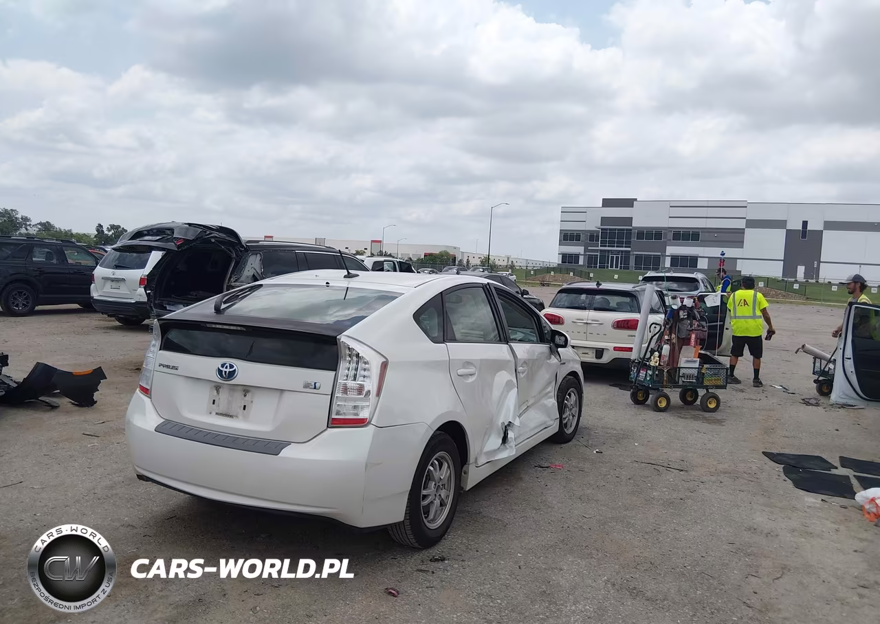 2011 Toyota Prius Two VIN:JTDKN3DU1B0288462 - 4