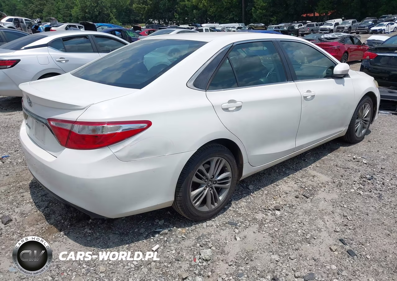 2015 Toyota Camry Se VIN:4T1BF1FKXFU031789 - 4