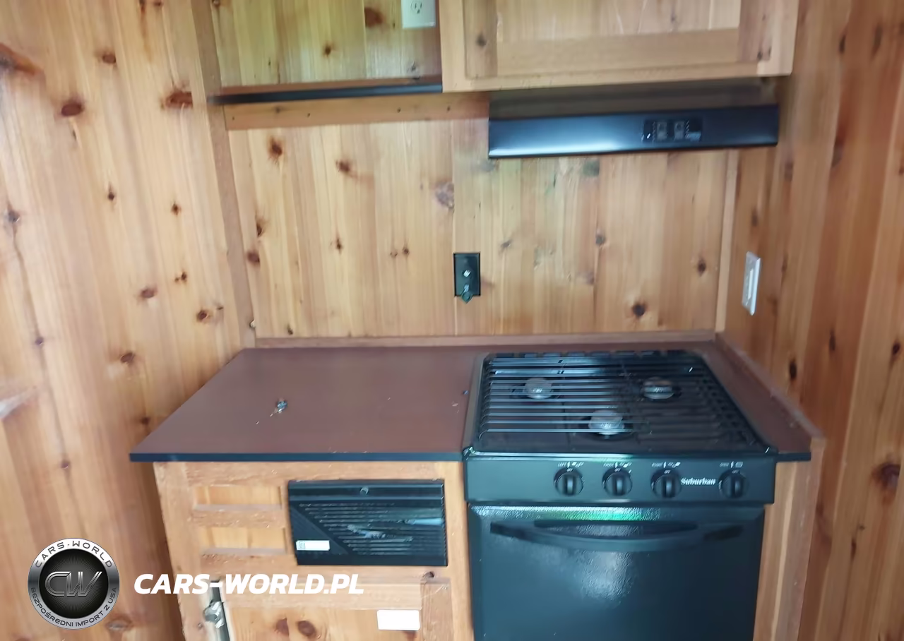 2010 Arctic Lodge Four Season Superior 16 Fish House Toy Hauler VIN:1D9BL1615AB537570 - 13