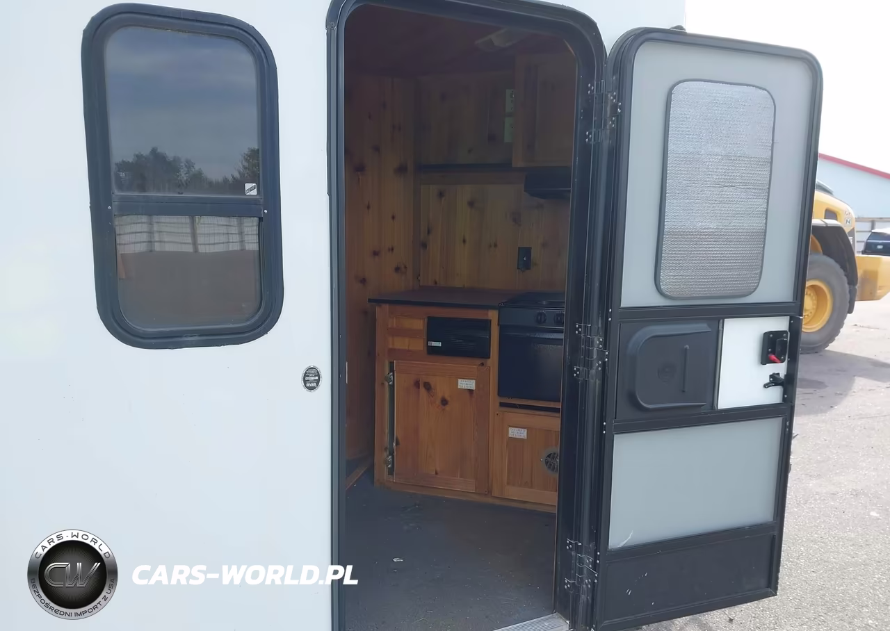 2010 Arctic Lodge Four Season Superior 16 Fish House Toy Hauler VIN:1D9BL1615AB537570 - 5