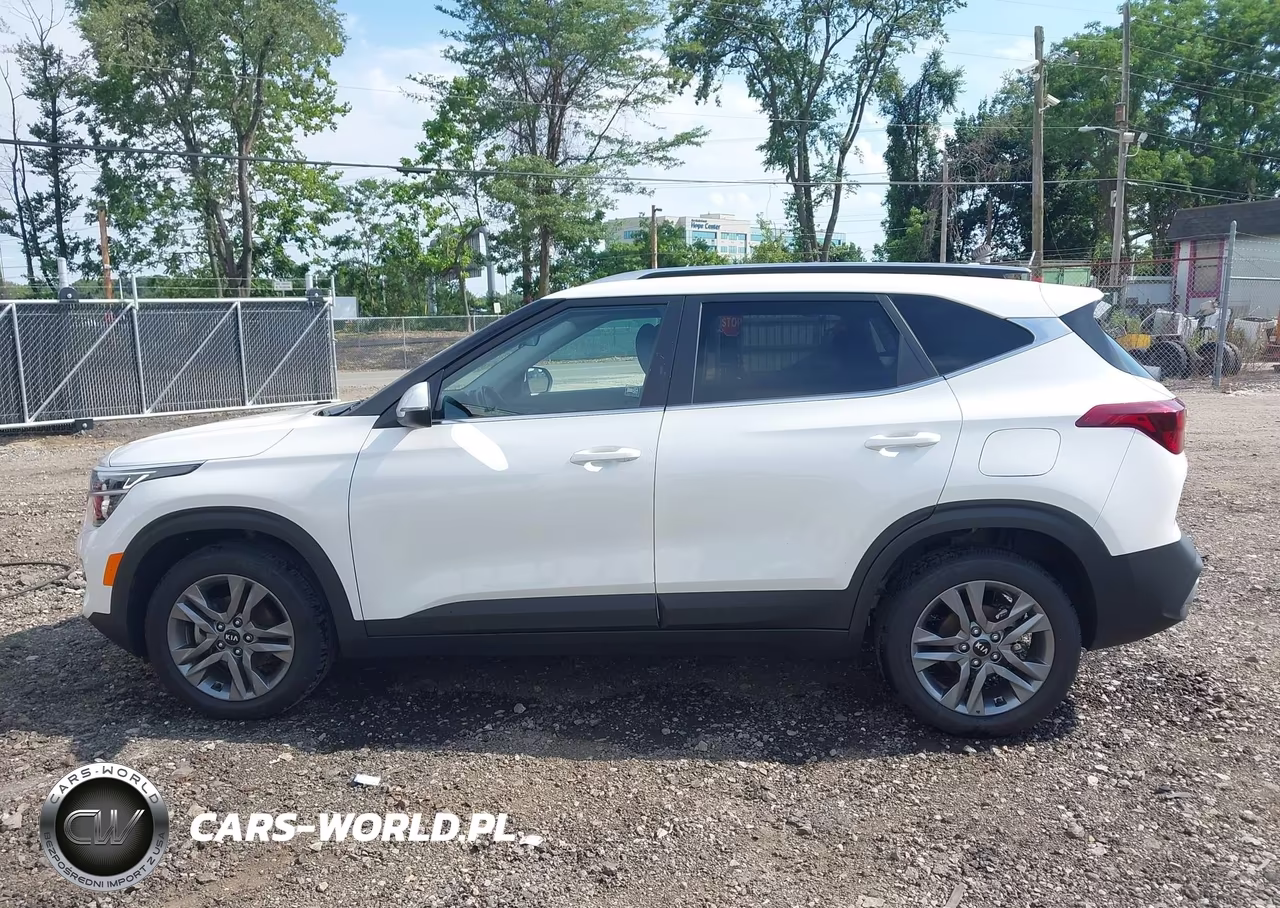 2021 Kia Seltos S VIN:KNDEU2AA9M7060109 - 14