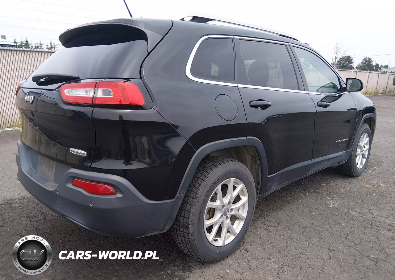 2018 Jeep Cherokee Latitude 4X4 VIN:1C4PJMCB5JD535352 - 4