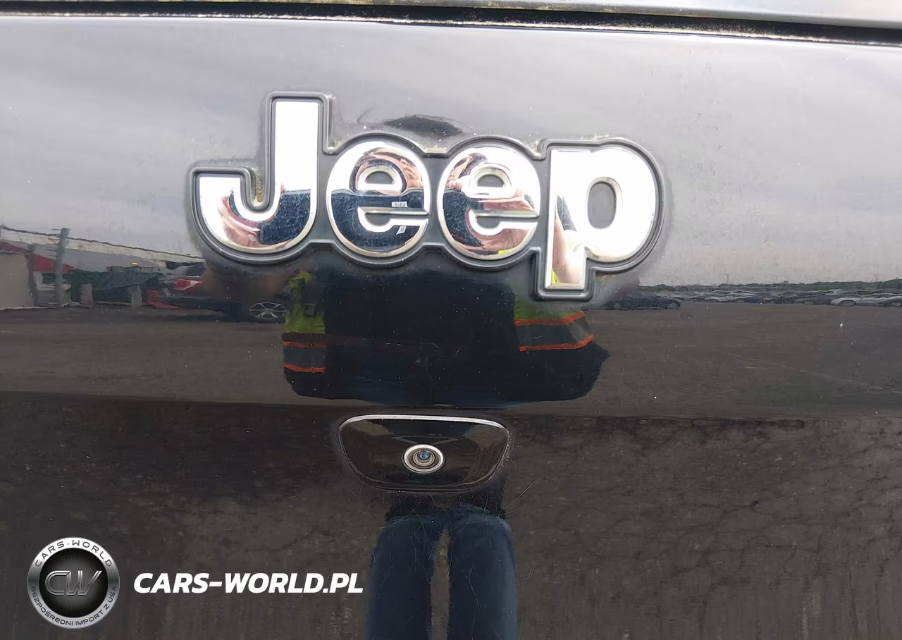2018 Jeep Cherokee Latitude 4X4 VIN:1C4PJMCB5JD535352 - 6