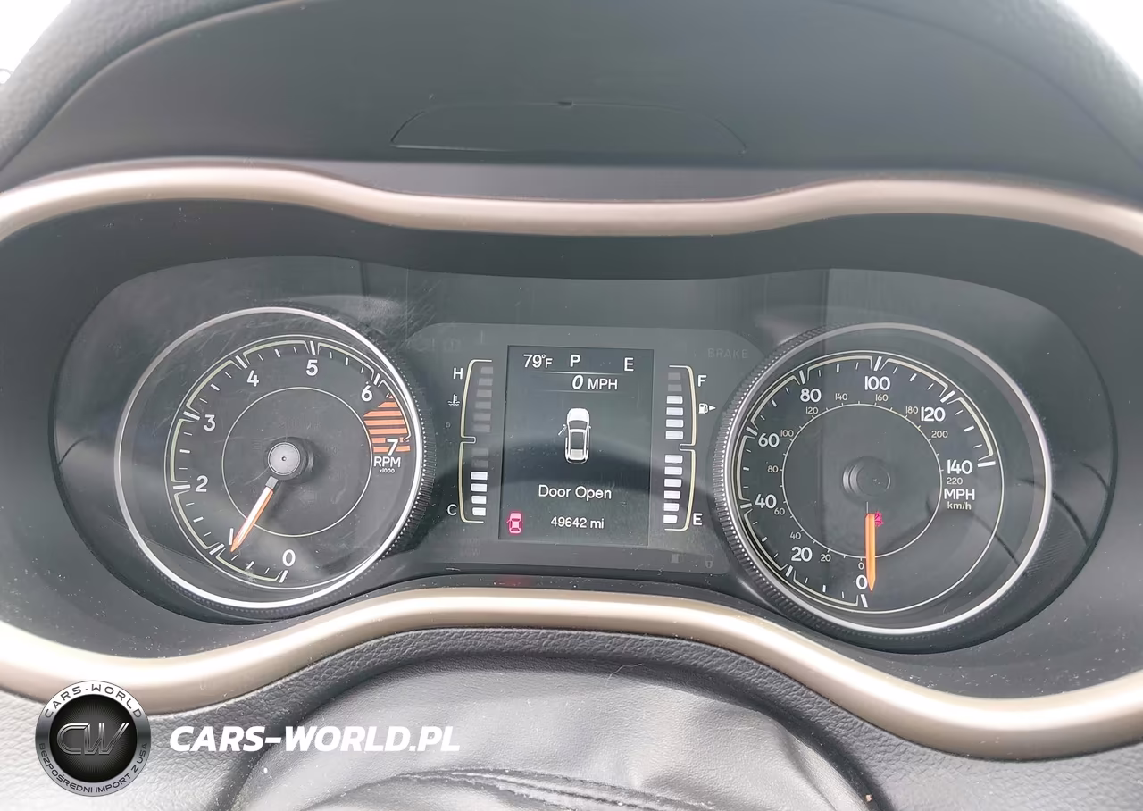 2018 Jeep Cherokee Latitude 4X4 VIN:1C4PJMCB5JD535352 - 7
