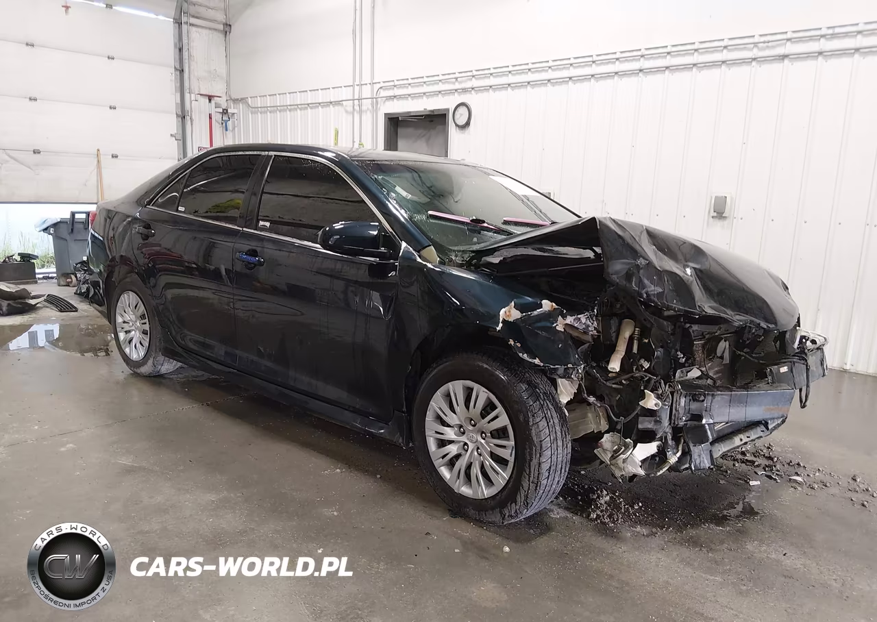2014 Toyota Camry Le – zdjęcie 1 z 17