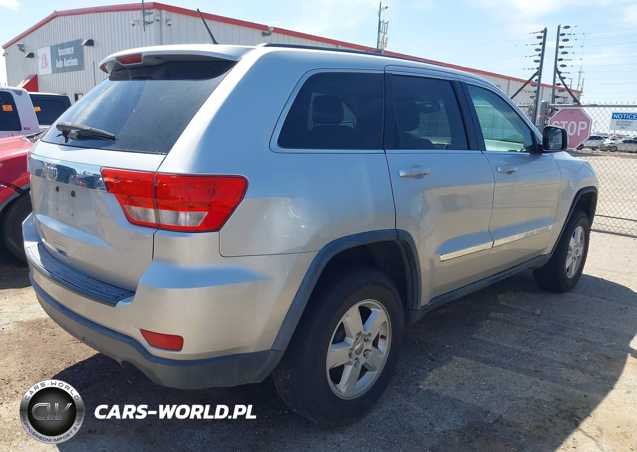 2012 Jeep Grand Cherokee Laredo VIN:1C4RJEAG5CC355164 - 4