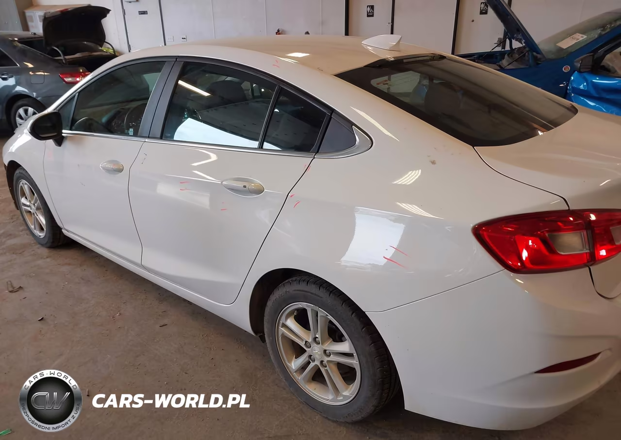 2018 CHEVROLET CRUZE LT VIN:1G1BE5SM0J7180749 - 3