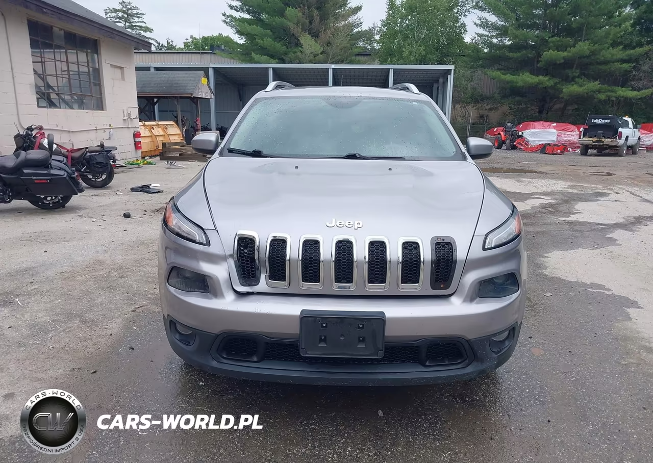 2018 Jeep Cherokee Latitude 4X4 VIN:1C4PJMCB7JD580986 - 16