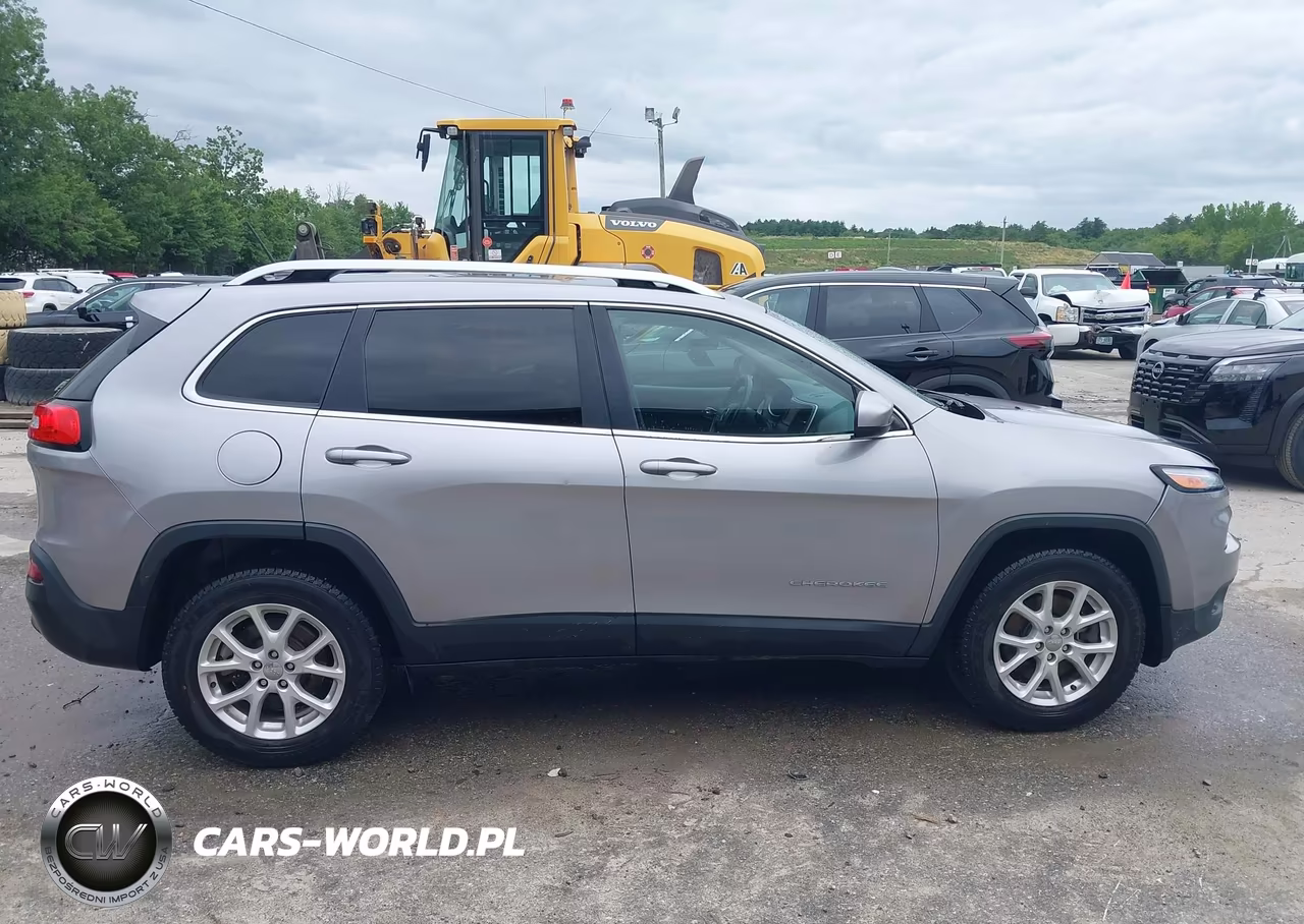 2018 Jeep Cherokee Latitude 4X4 VIN:1C4PJMCB7JD580986 - 17