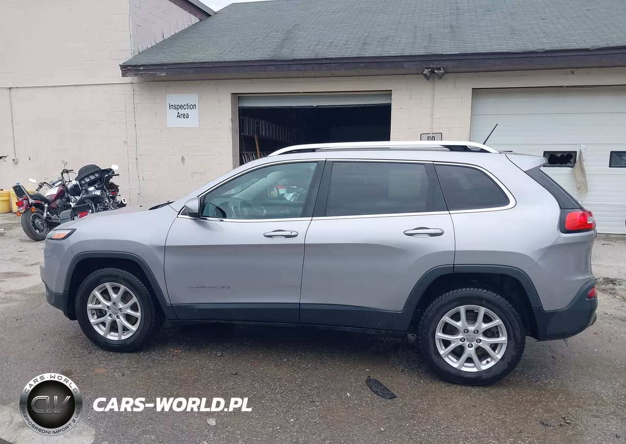 2018 Jeep Cherokee Latitude 4X4 VIN:1C4PJMCB7JD580986 - 18
