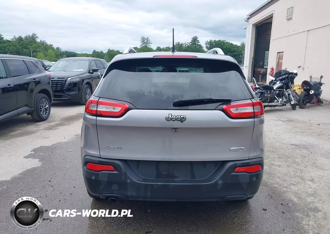 2018 Jeep Cherokee Latitude 4X4 VIN:1C4PJMCB7JD580986 - 20