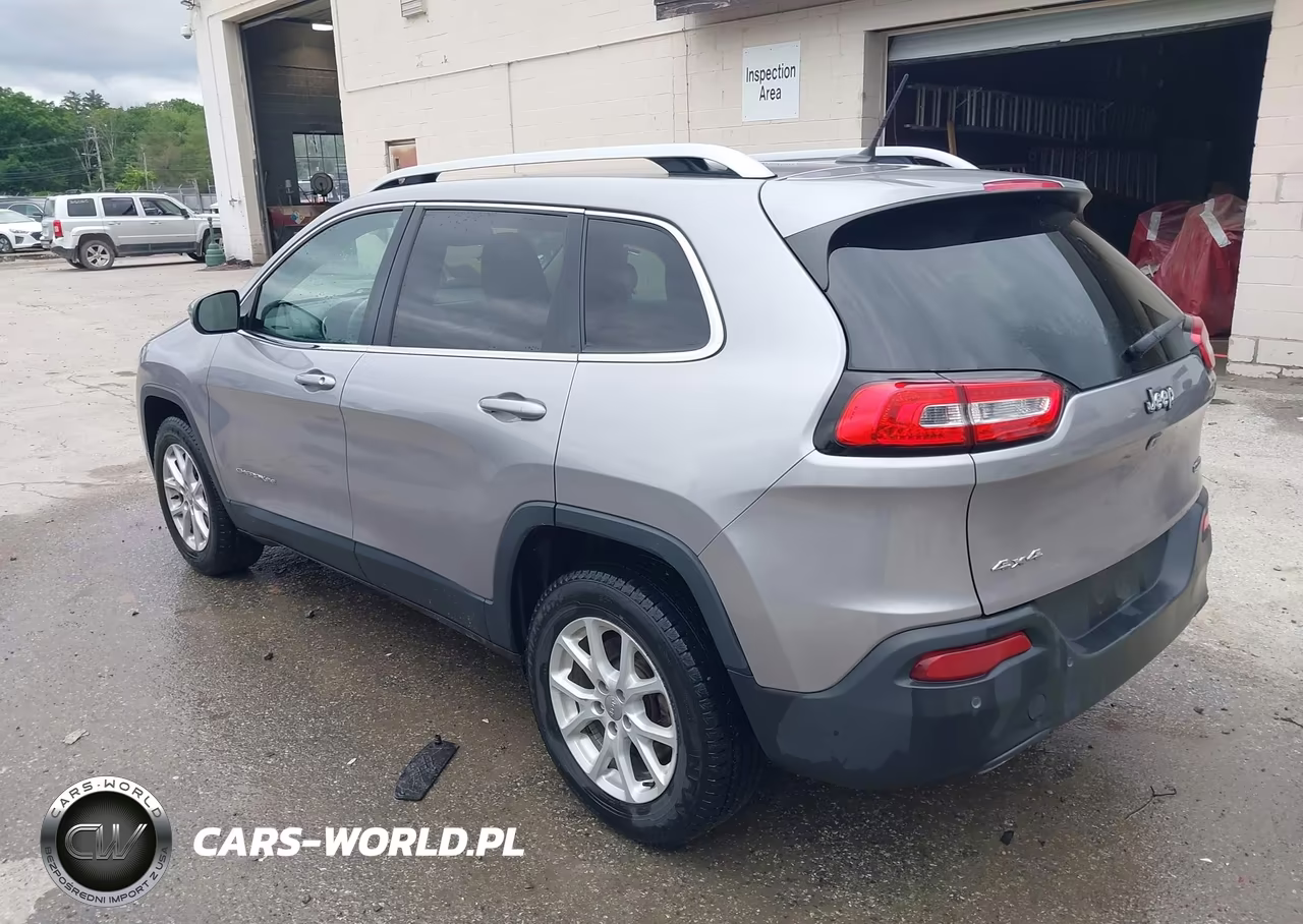 2018 Jeep Cherokee Latitude 4X4 VIN:1C4PJMCB7JD580986 - 3