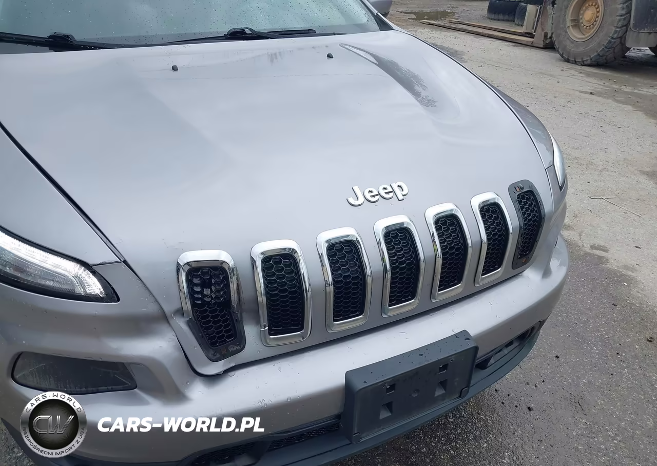 2018 Jeep Cherokee Latitude 4X4 VIN:1C4PJMCB7JD580986 - 6