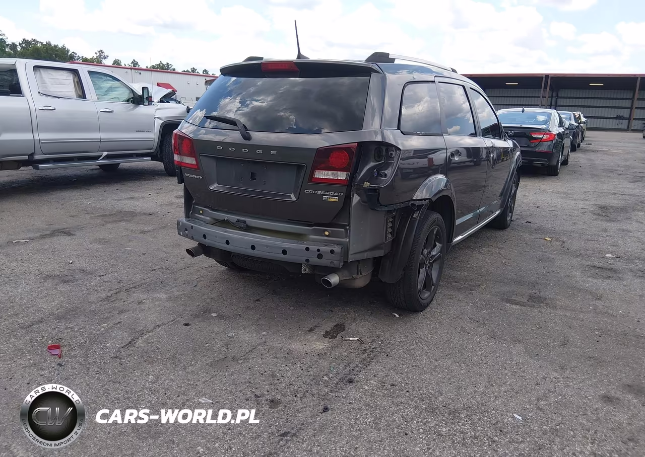 2018 Dodge Journey Crossroad VIN:3C4PDCGGXJT505233 - 4