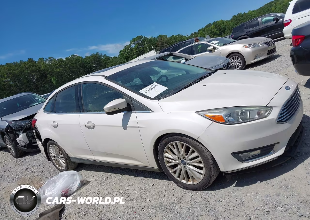 2018 Ford Focus Titanium VIN:1FADP3J22JL253079 - 13