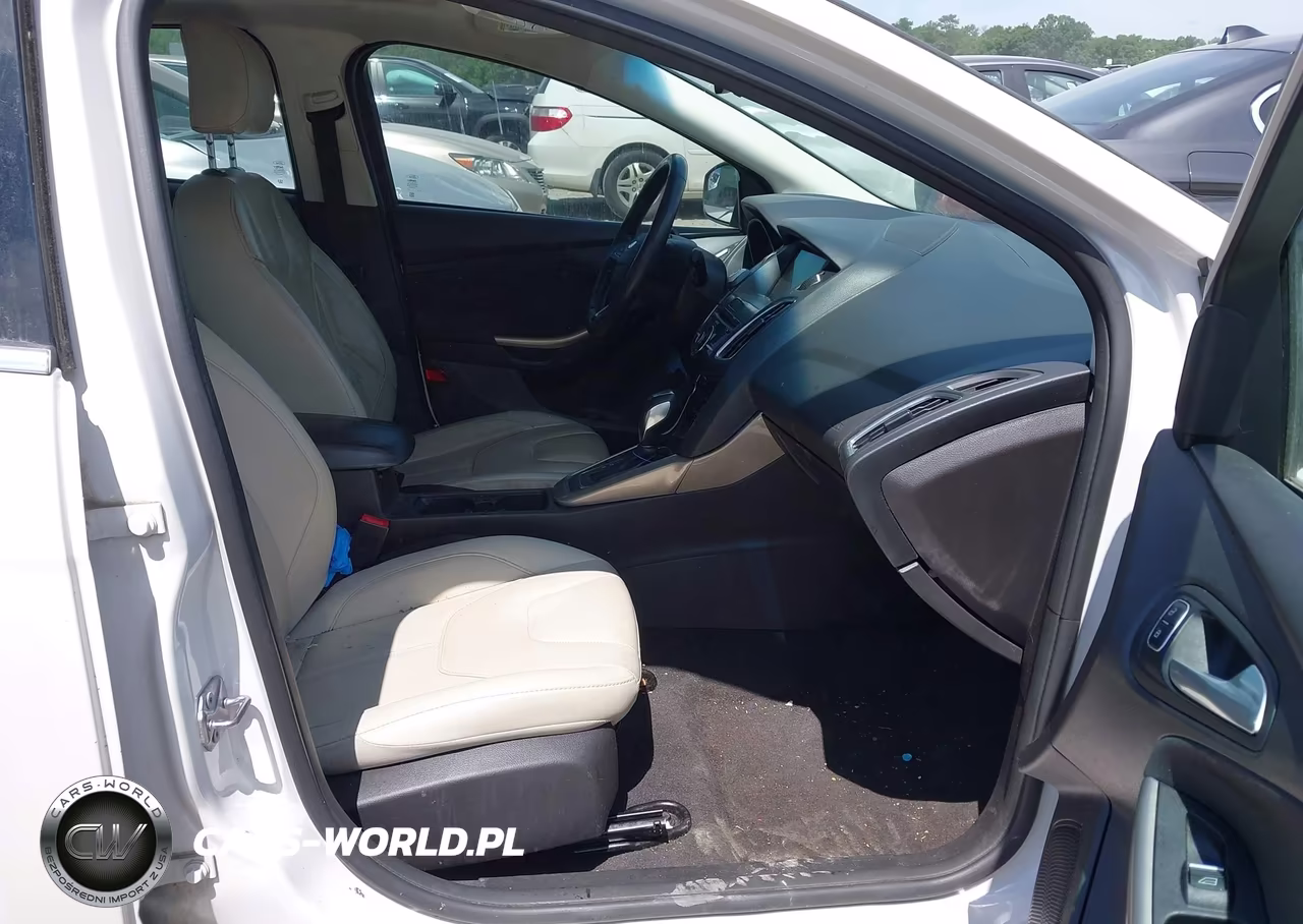 2018 Ford Focus Titanium VIN:1FADP3J22JL253079 - 5