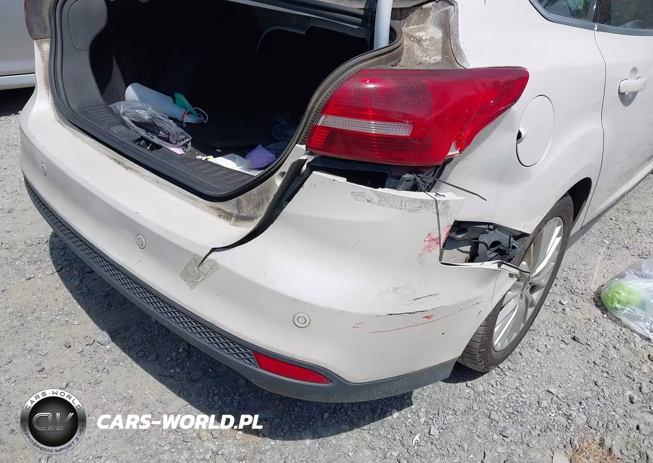 2018 Ford Focus Titanium VIN:1FADP3J22JL253079 - 6