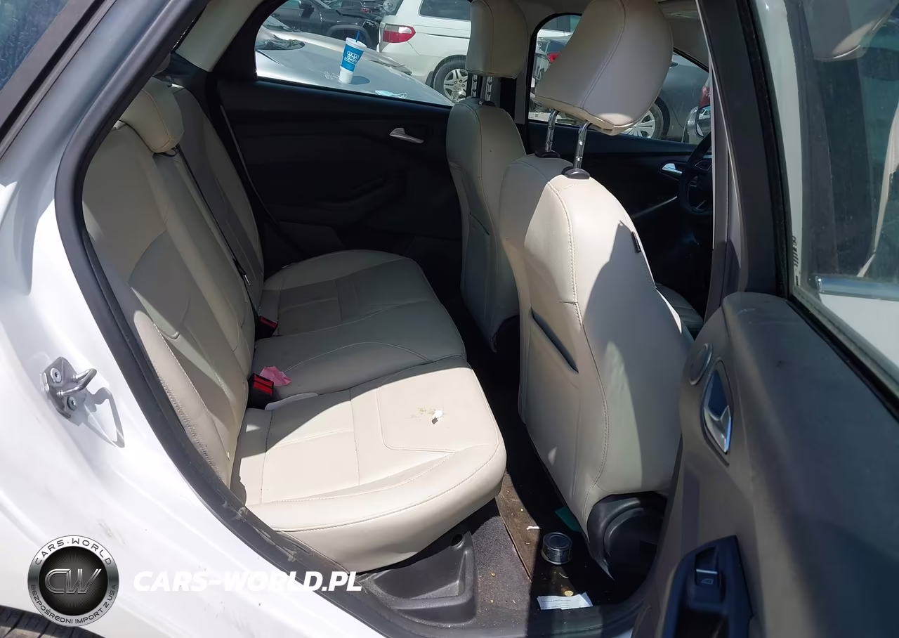 2018 Ford Focus Titanium VIN:1FADP3J22JL253079 - 8