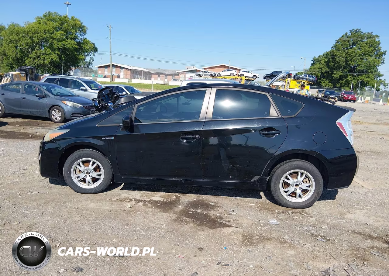 2011 Toyota Prius Three VIN:JTDKN3DUXB0249501 - 14