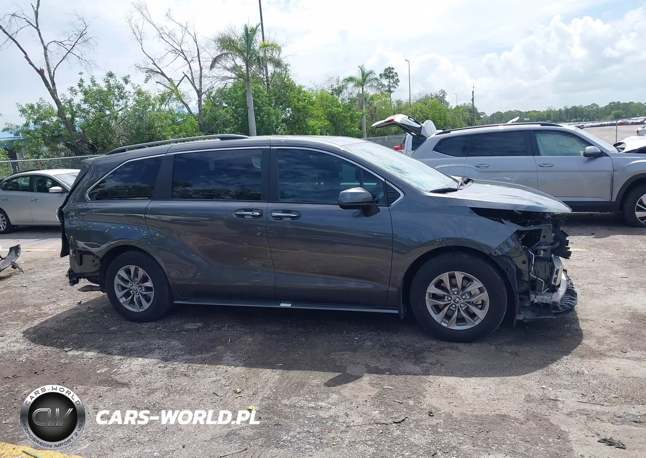 2025 Toyota Sienna Xle VIN:5TDJRKEC0SS254395 - 13