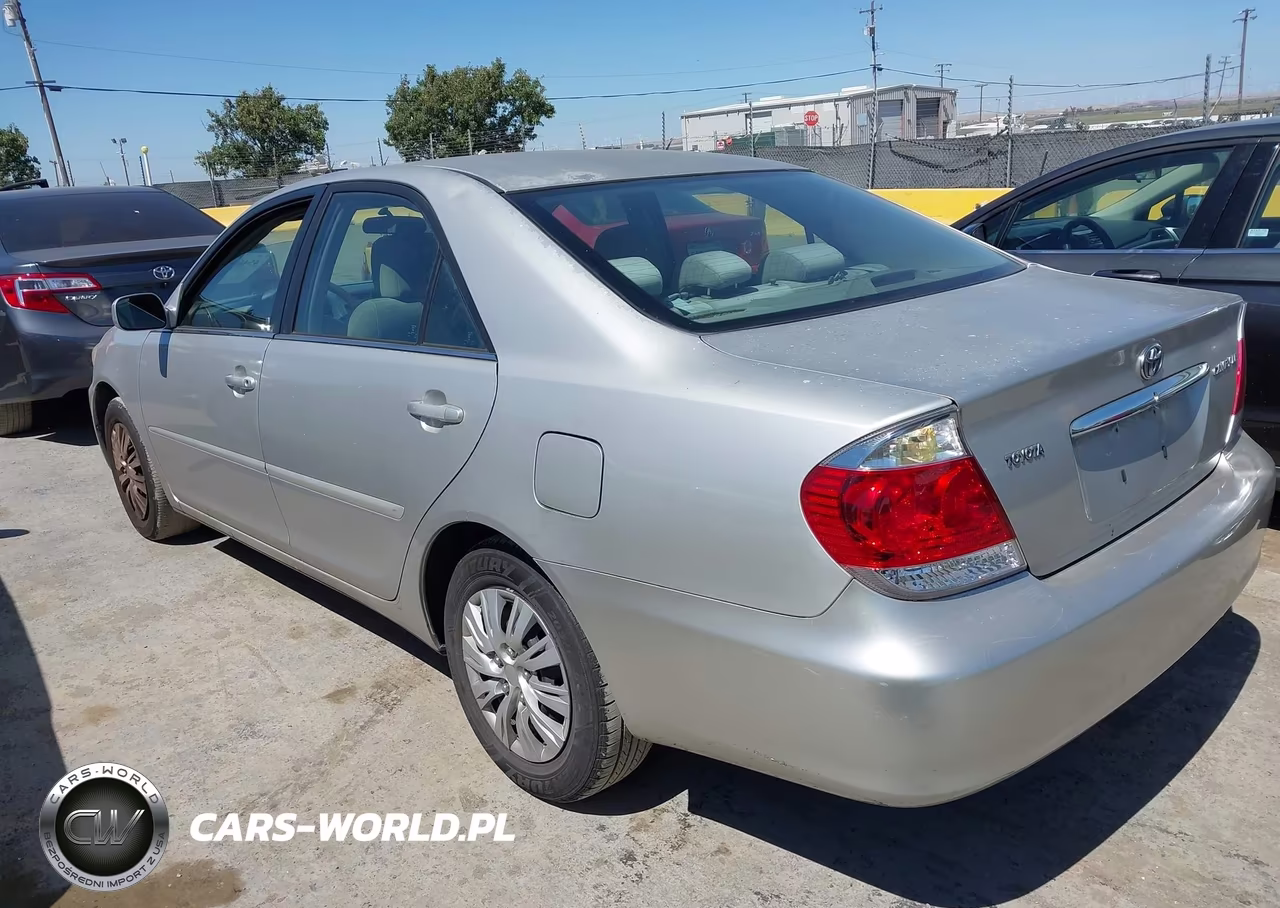 2005 Toyota Camry Le VIN:4T1BE32K95U955918 - 3