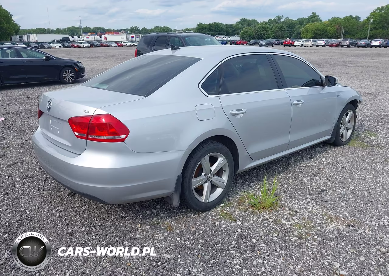 2015 Volkswagen Passat 1.8T Limited Edition VIN:1VWAT7A39FC120736 - 4
