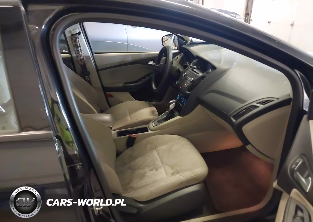 2015 Ford Focus Se VIN:1FADP3K26FL375109 - 5
