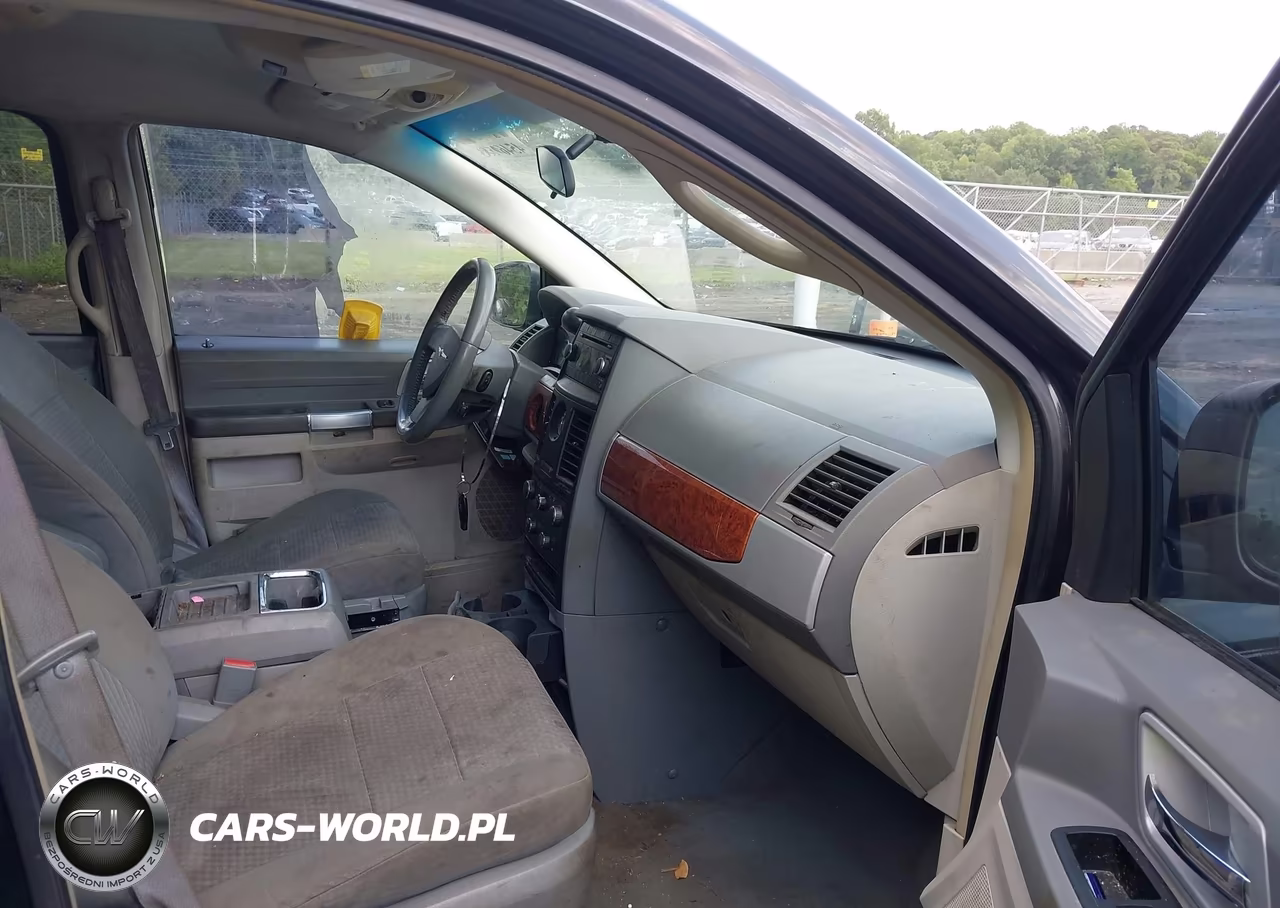 2008 Chrysler Town & Country Touring VIN:2A8HR54PX8R103627 - 5