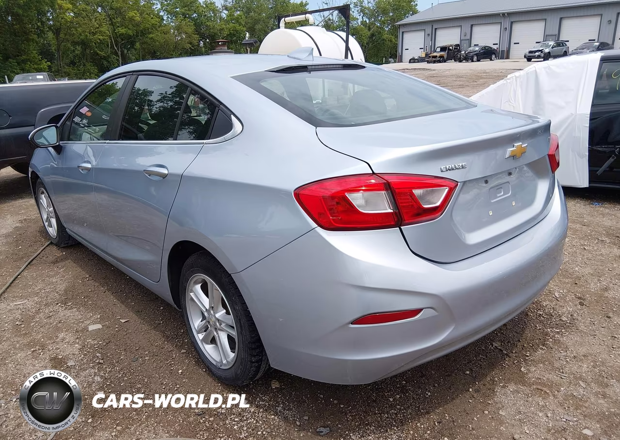 2018 Chevrolet Cruze Lt Auto VIN:1G1BE5SM0J7147749 - 3