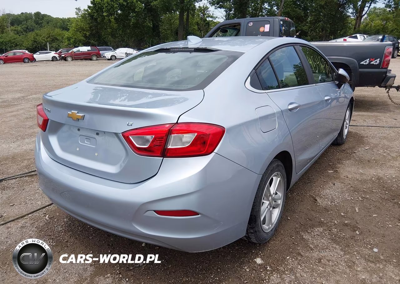 2018 Chevrolet Cruze Lt Auto VIN:1G1BE5SM0J7147749 - 4