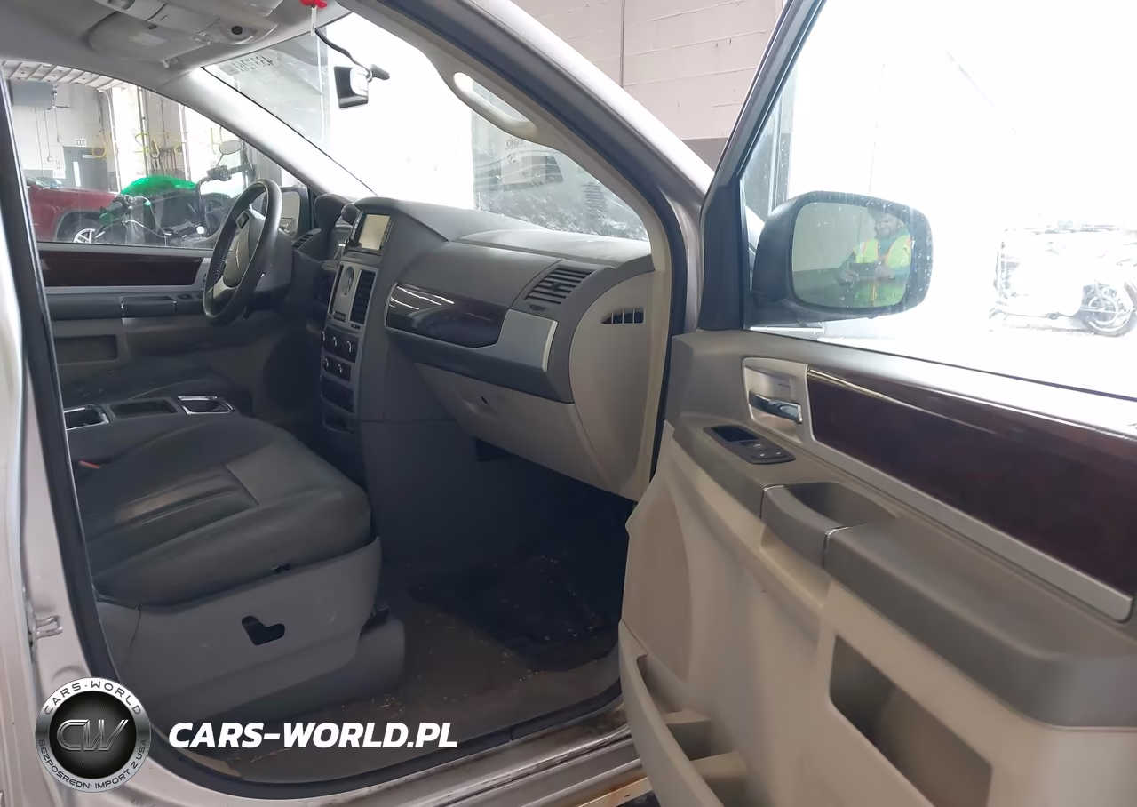 2010 Chrysler Town & Country Touring VIN:2A4RR5DX0AR193527 - 5
