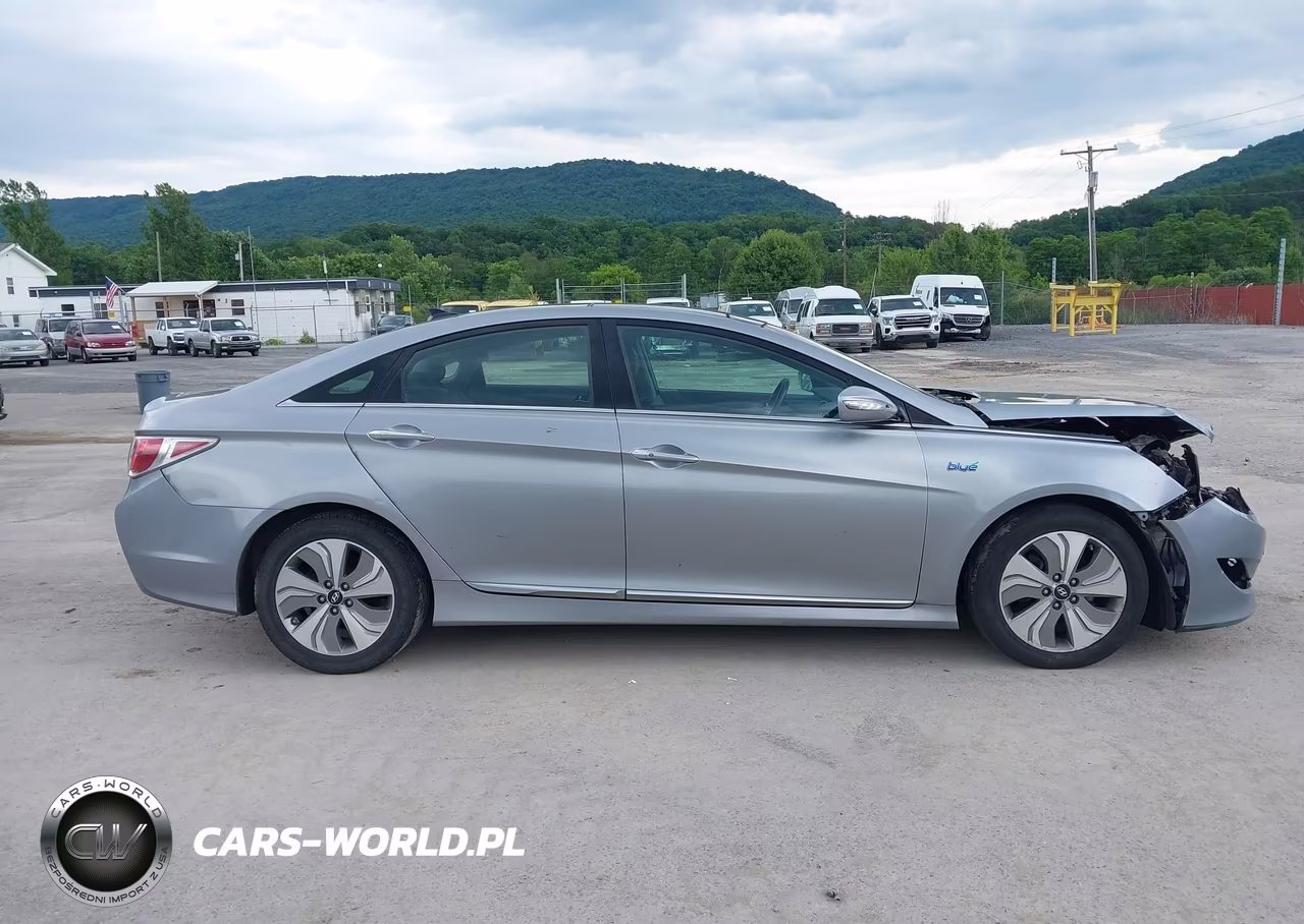 2015 Hyundai Sonata Hybrid Limited VIN:KMHEC4A45FA119067 - 13