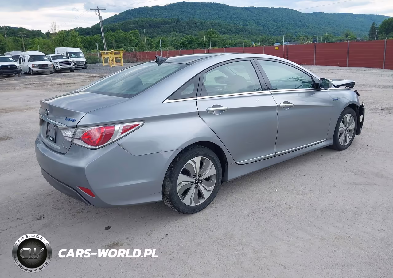2015 Hyundai Sonata Hybrid Limited VIN:KMHEC4A45FA119067 - 4