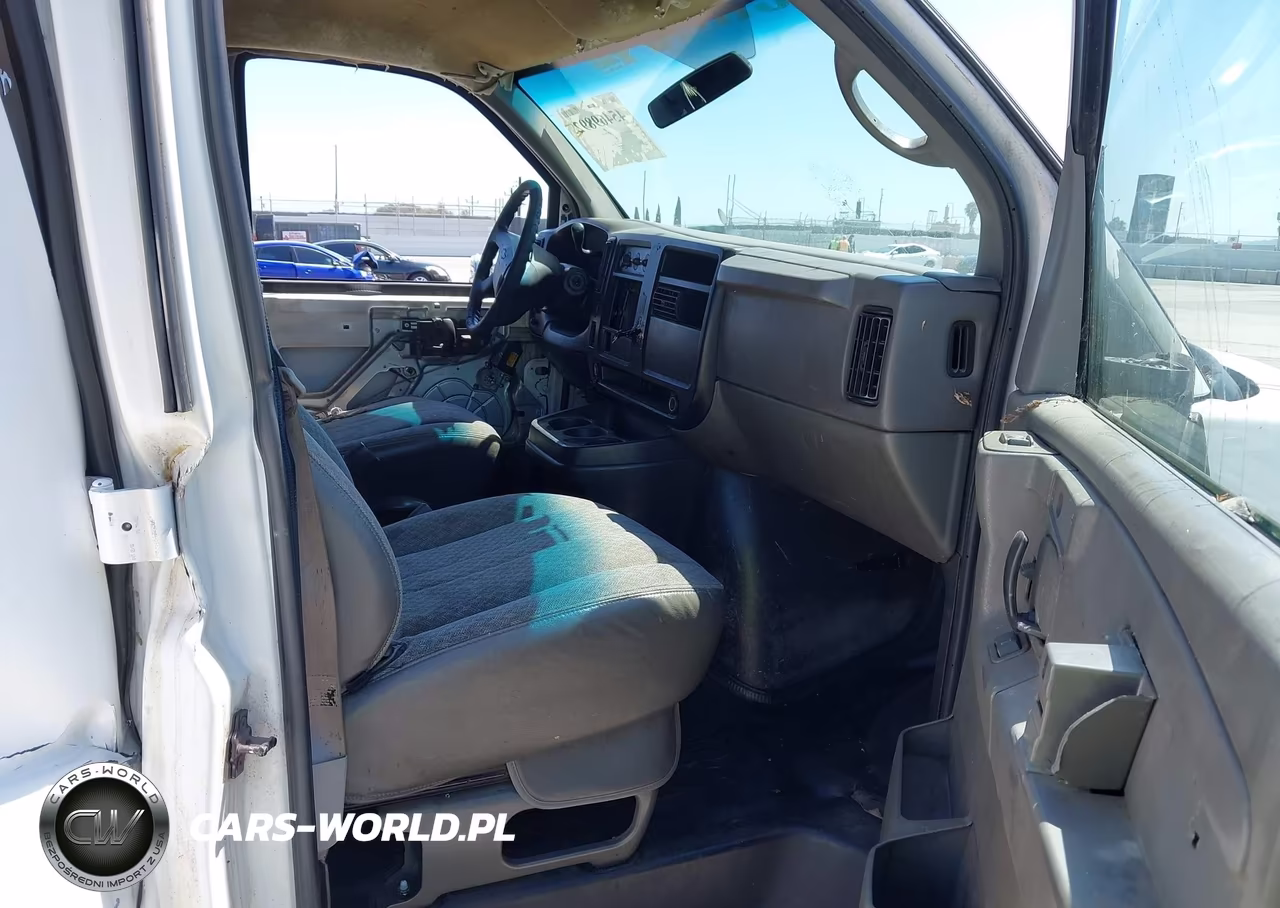 2004 Chevrolet Express VIN:1GCFG15T041126521 - 5