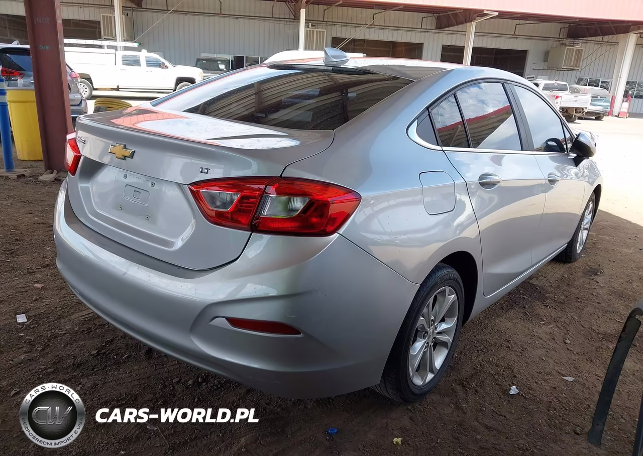 2019 Chevrolet Cruze Lt VIN:1G1BE5SM4K7115632 - 4