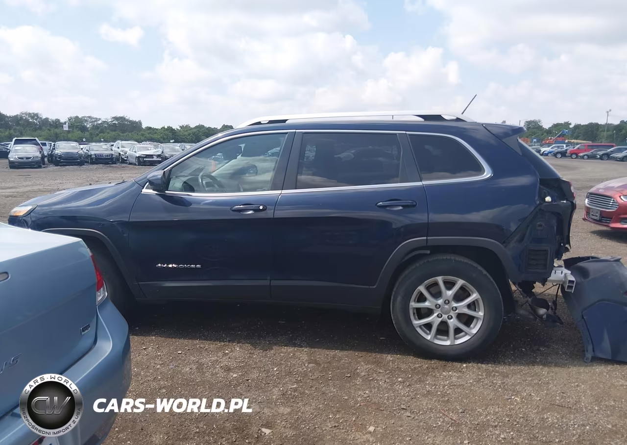 2015 Jeep Cherokee Latitude VIN:1C4PJMCS6FW633074 - 15