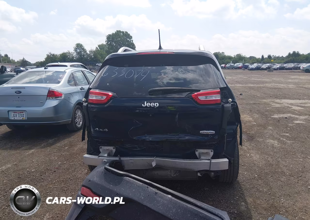 2015 Jeep Cherokee Latitude VIN:1C4PJMCS6FW633074 - 17