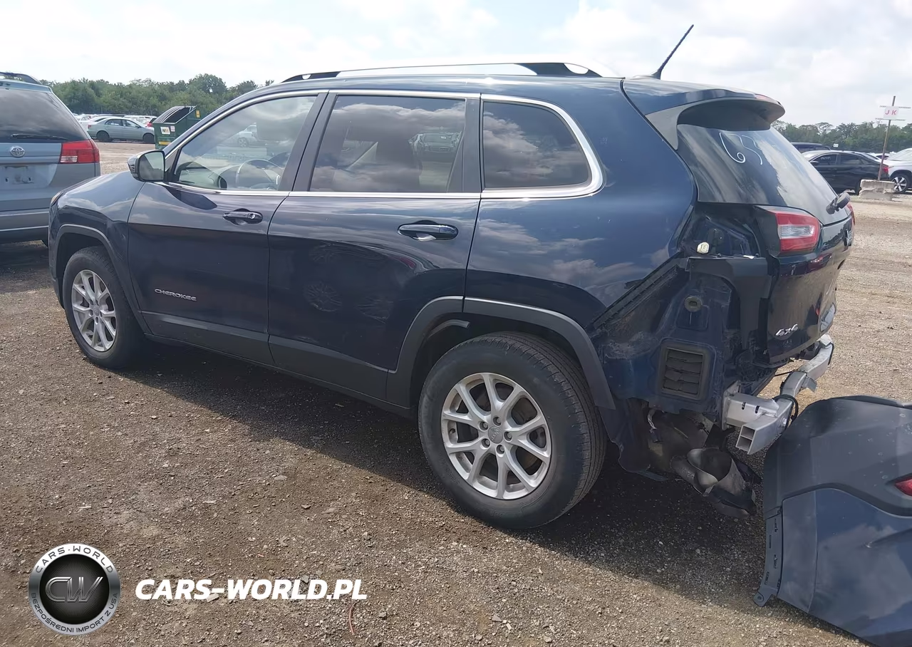 2015 Jeep Cherokee Latitude VIN:1C4PJMCS6FW633074 - 3