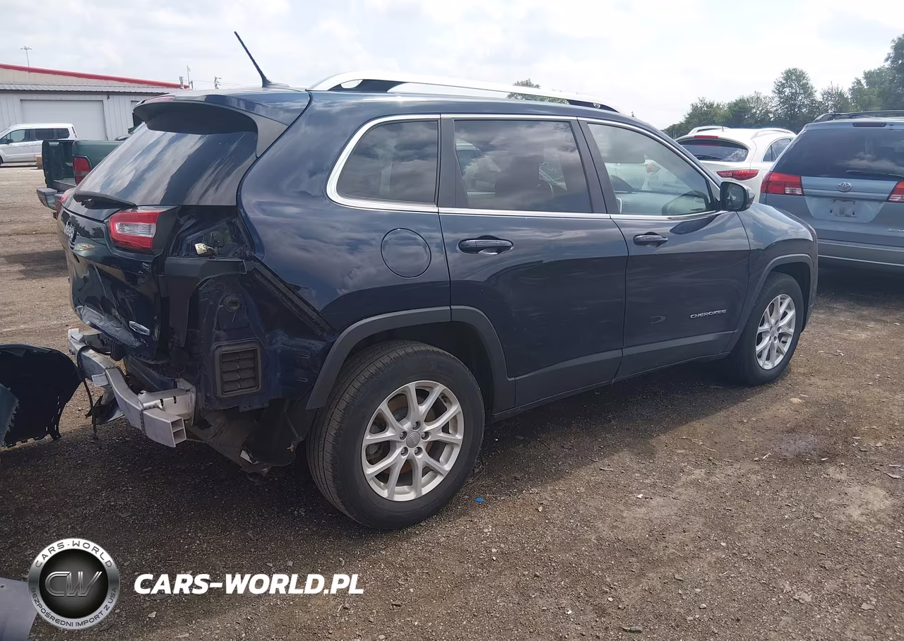 2015 Jeep Cherokee Latitude VIN:1C4PJMCS6FW633074 - 4