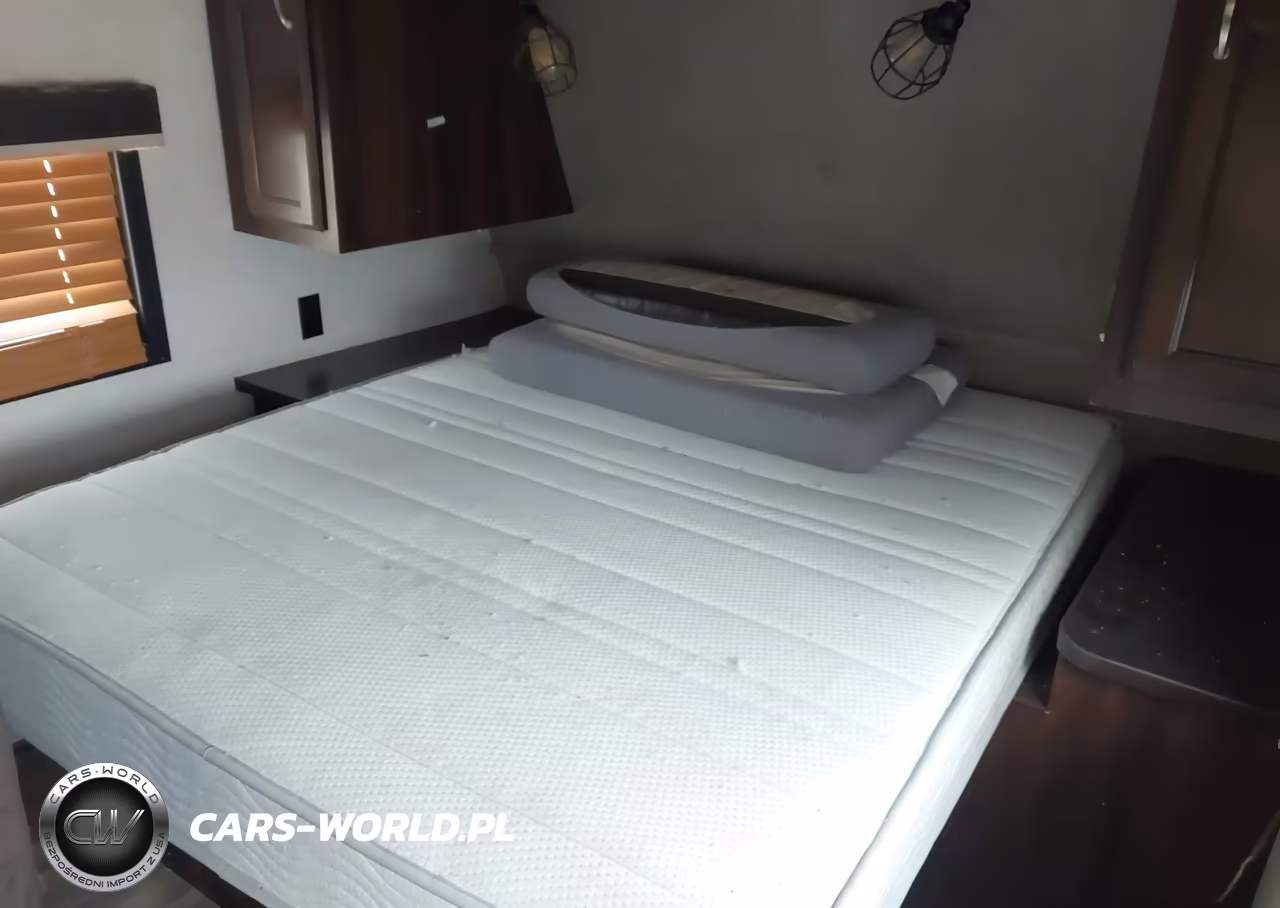 2018 Jayco Other VIN:1UJBJ0BL6J17Z0638 - 8