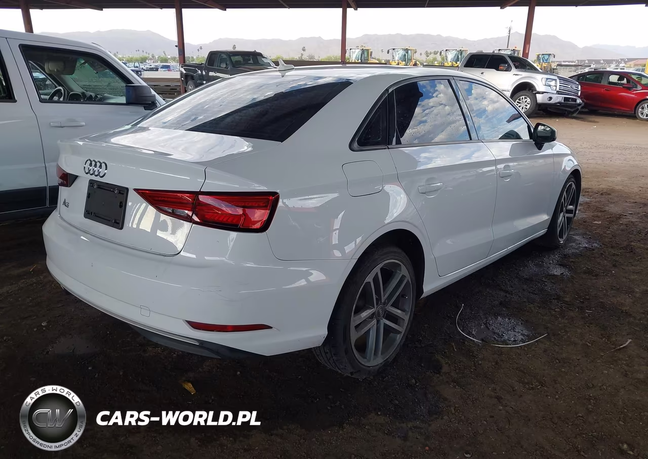 2017 Audi A3 Premium VIN:WAUAUGFF8H1046708 - 4