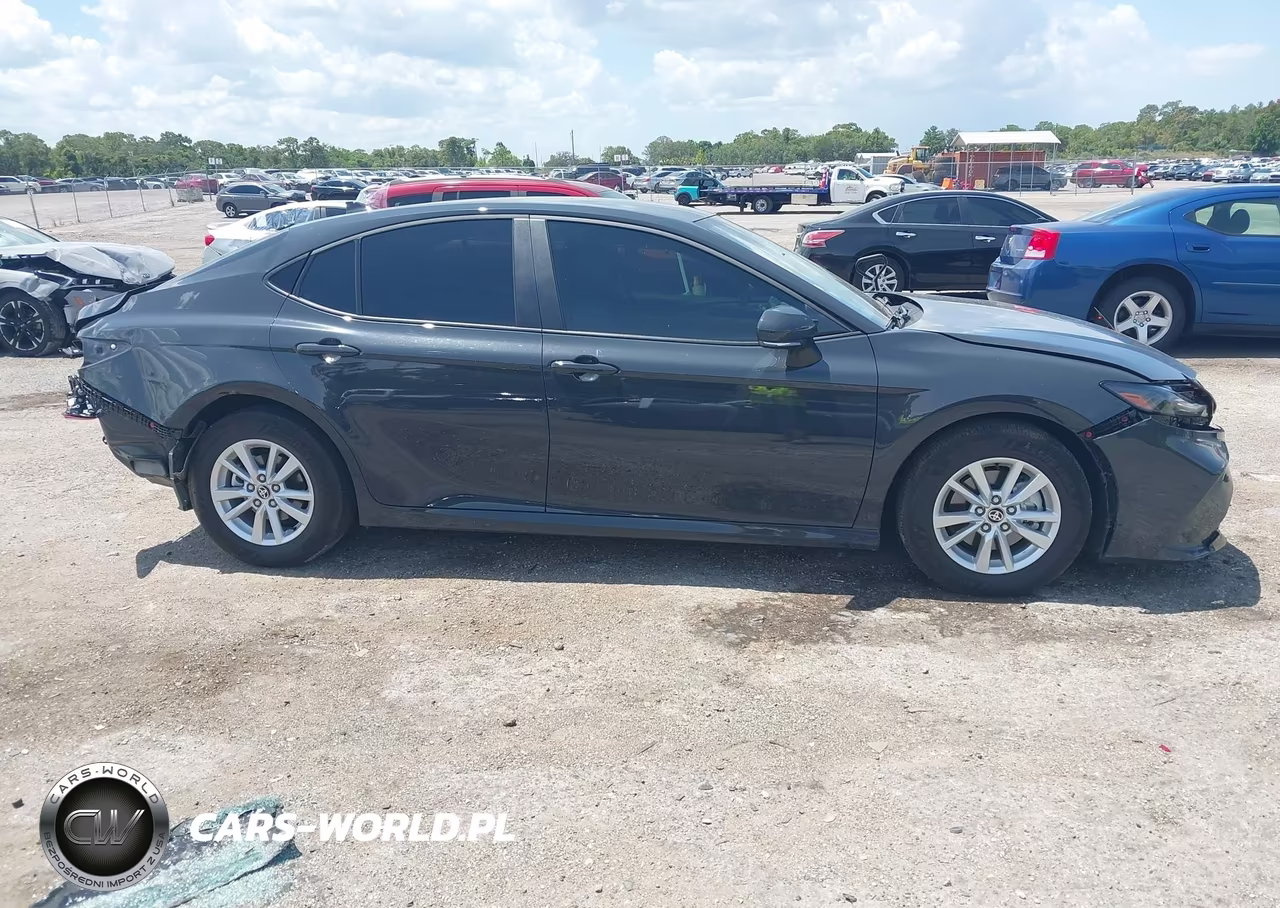 2026 Toyota Camry Le VIN:4T1DAACK6TU233729 - 13