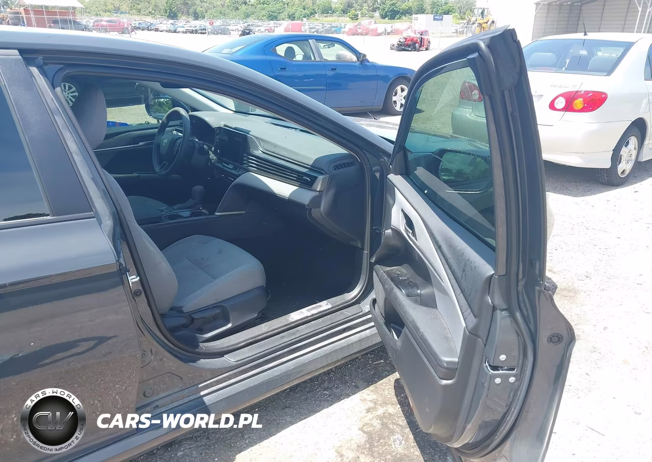 2026 Toyota Camry Le VIN:4T1DAACK6TU233729 - 5