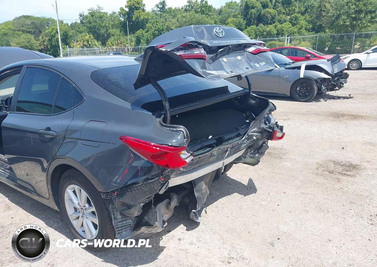 2026 Toyota Camry Le VIN:4T1DAACK6TU233729 - 6