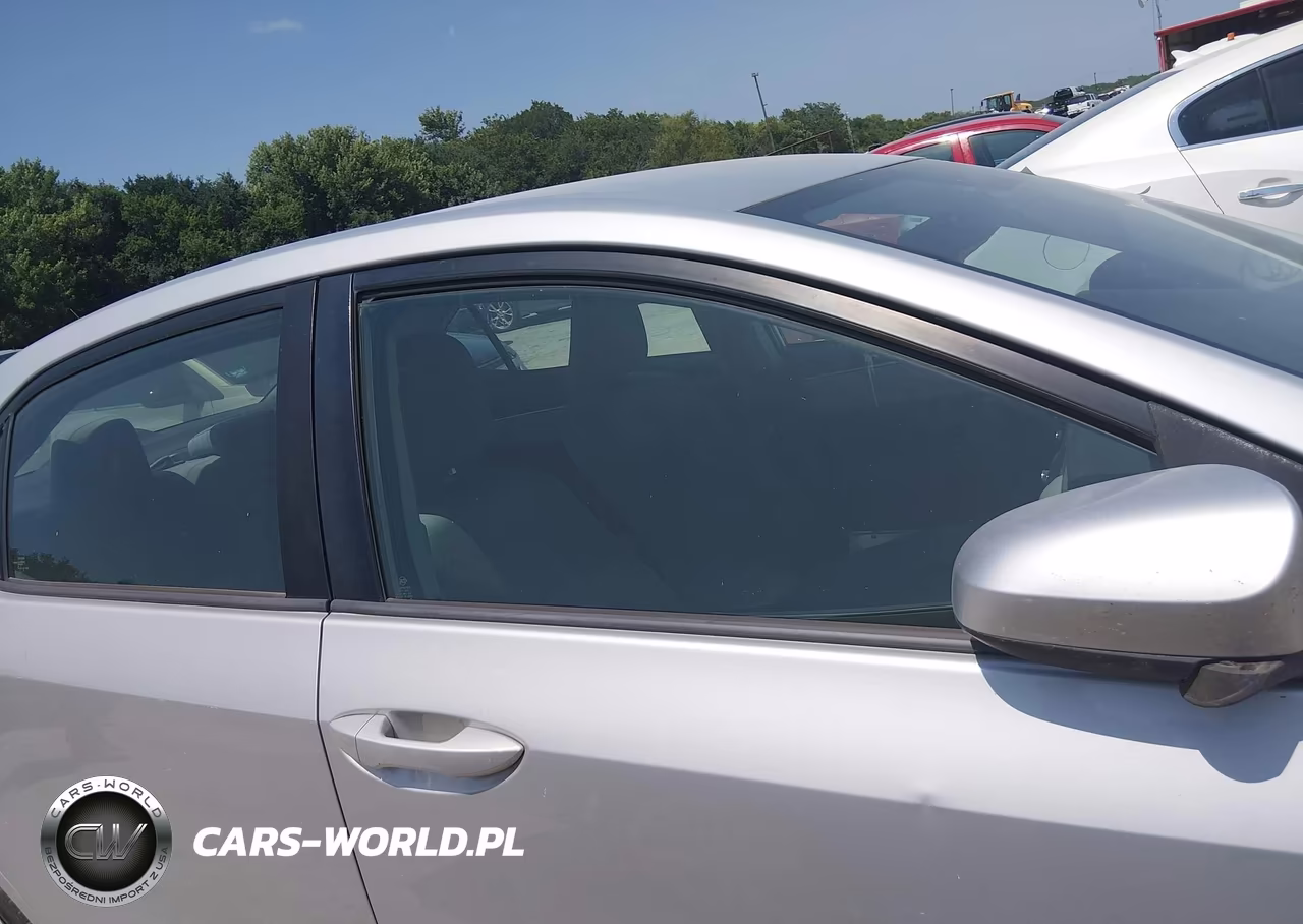 2016 Toyota Corolla Le VIN:5YFBURHE0GP409892 - 13